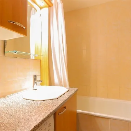 Cosy Avec Mezzanine A - 5 Pers, Aux Pieds, Equipements Complets - Fr-1-637-18 Apartament *