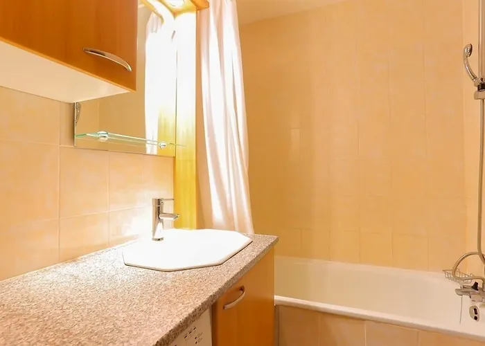 Cosy Avec Mezzanine A - 5 Pers, Aux Pieds, Equipements Complets - Fr-1-637-18 Apartment *